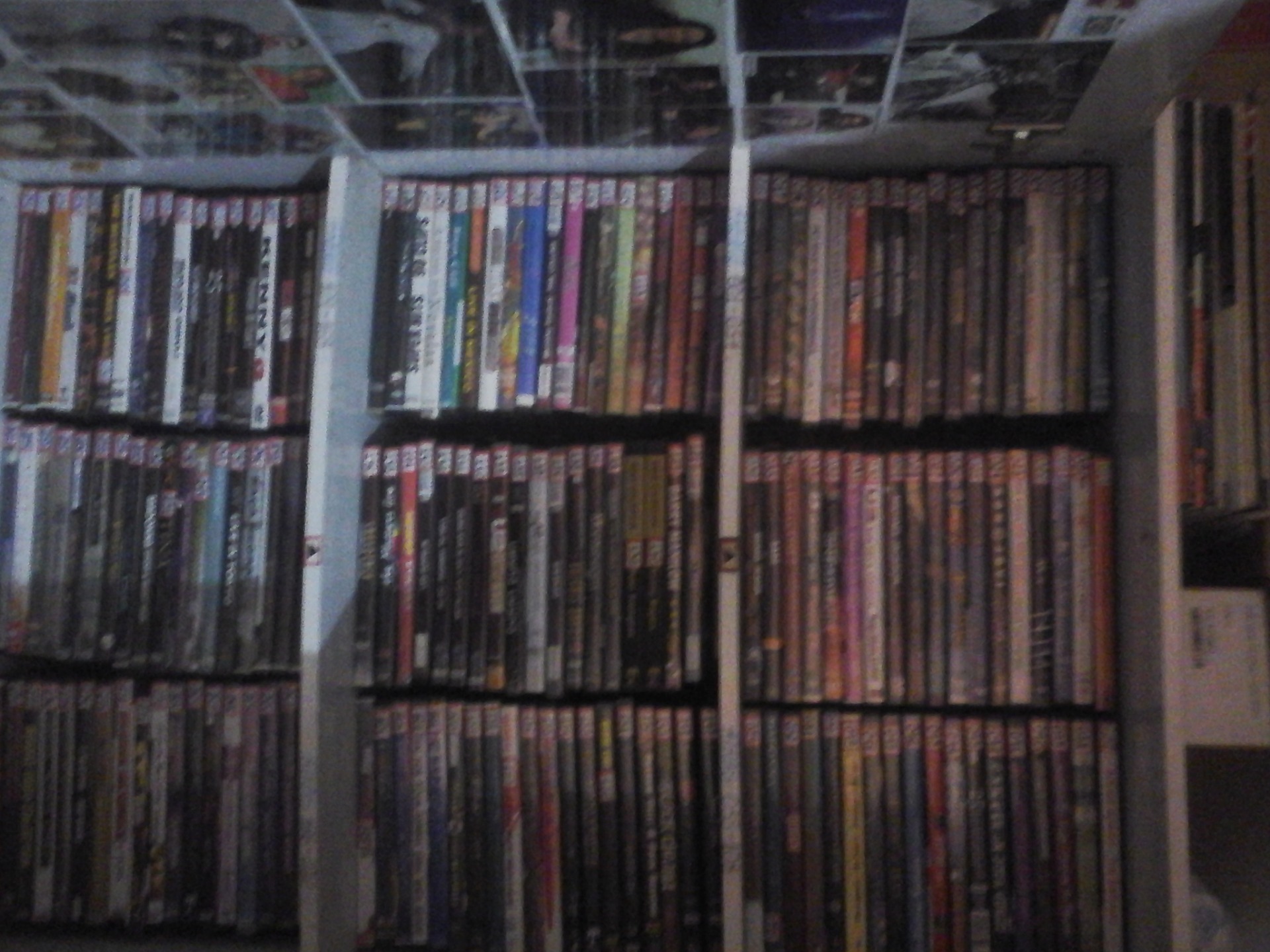 ALGUNS DOS MAIS DE 600 DVD's MUSICAIS